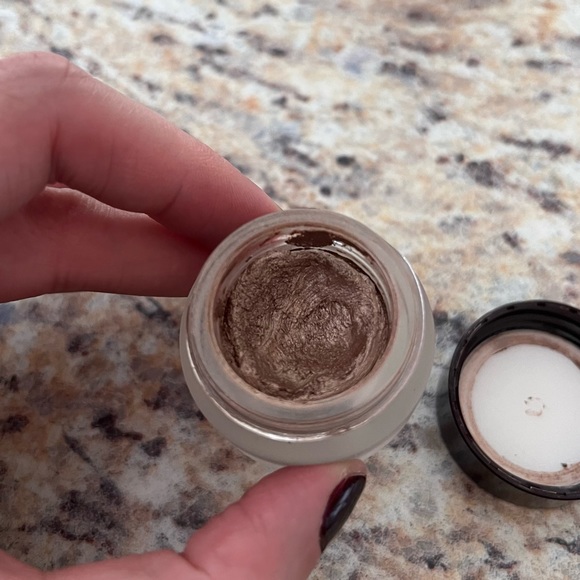 Charlotte Tilbury, eyes to mesmerise in Marie-Antoinette - Picture 3 of 3